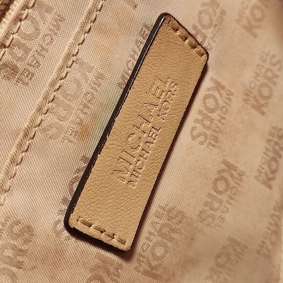 Michael Kors Biege Vivianne Patent Messenger Bag - Picture 12 of 14